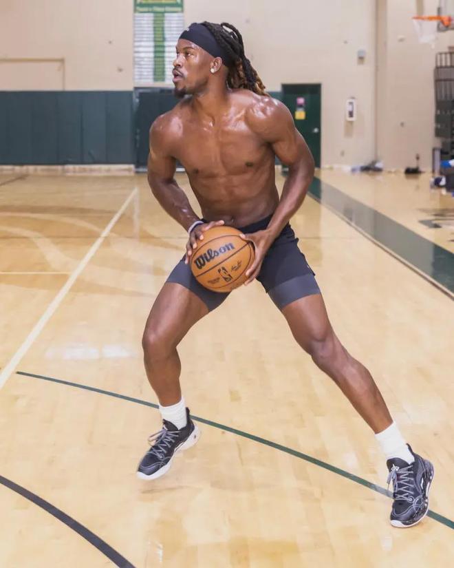 并通过一系 并通过一系